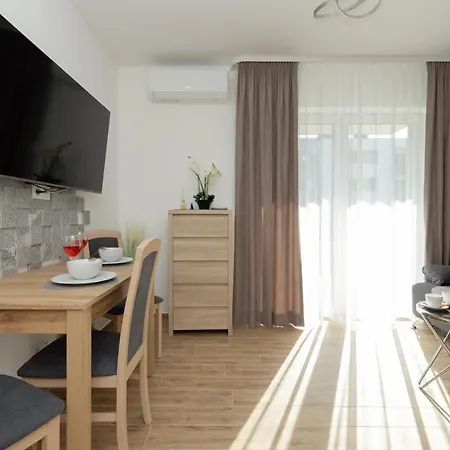 Z Tarasem I Parkingiem - Klimaty Baltyku By Renters Dziwnów